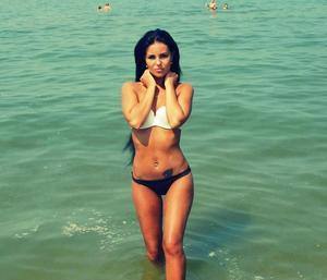 Meet Dana (19) from California | No-Strings Adult Dating