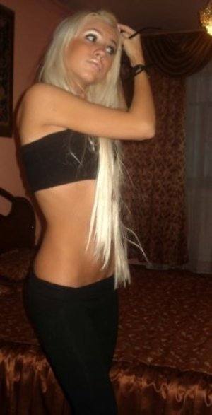 Gina (25) in California | No-Strings Adult Dating