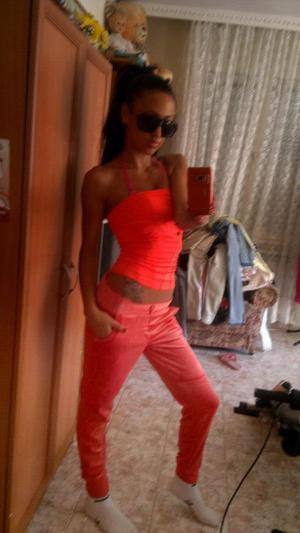 Paula, 19, Alberta | No Commitment Dating Profile