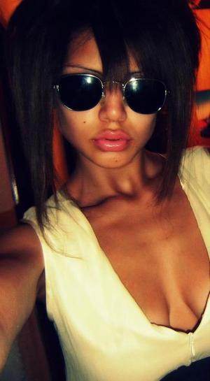 Photo of Sherry (28) from Quebec dating profile