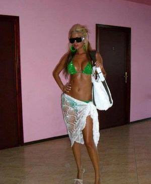 Lucia, 29, Alberta | No Commitment Dating Profile