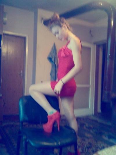 Carrie, 18, Coral Gables, FL local dating profile photo