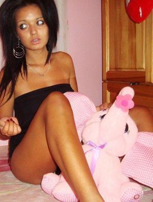 Ella from Newcomb, New Mexico is looking for adult webcam chat