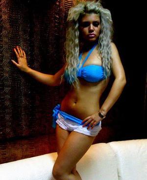 Essie from  is looking for adult webcam chat