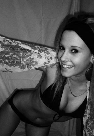 Etta from  is looking for adult webcam chat