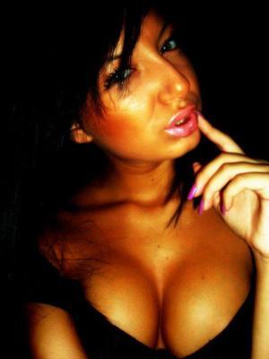 Birdie from  is looking for adult webcam chat