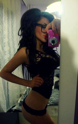 Elisa from Ravensdale, Washington is looking for adult webcam chat