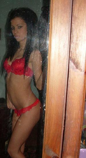 Tama from Sarasota, Florida is looking for adult webcam chat