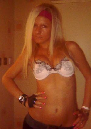 Jacklyn from Robinson, North Dakota is looking for adult webcam chat