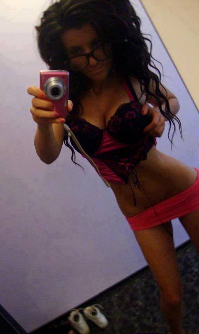 Rachelle from Helen, Georgia is looking for adult webcam chat