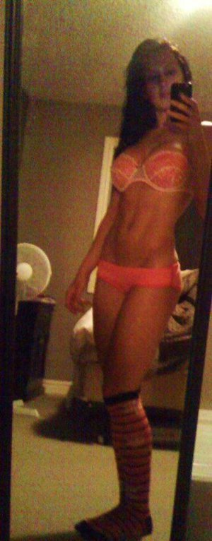 Lita from Dixon, Montana is looking for adult webcam chat